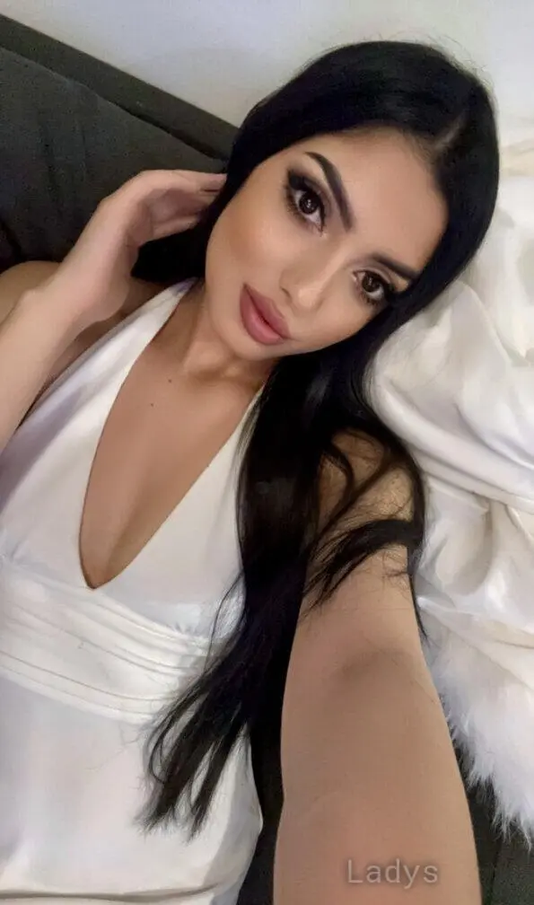 Sofia, 23 years beautiful nude Chicago escorts girl, height 169 sm, Weight 50 kg