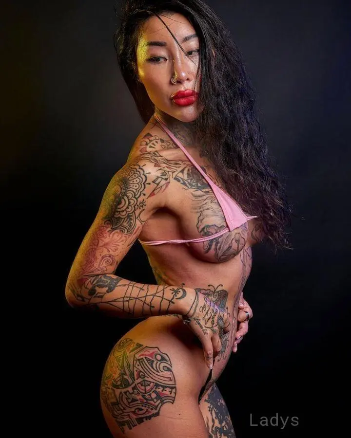 Tayla Gray, 34 years beautiful nude Chicago escorts girl, height 155 sm, Weight 53 kg