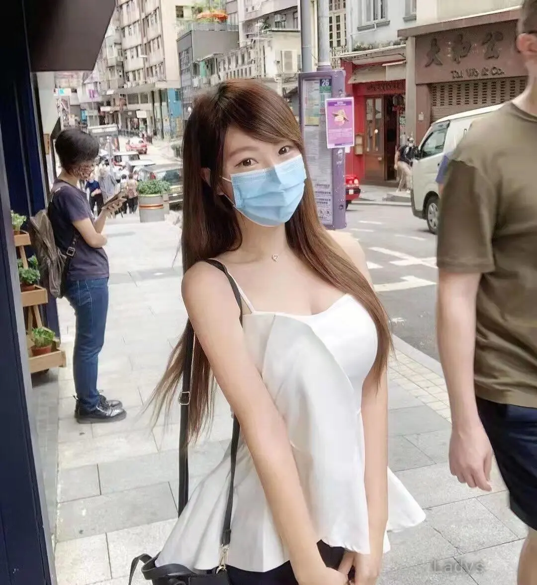 Lucy, 24 years old Chongqing escort girl with big tits, height 164 sm, Weight  kg