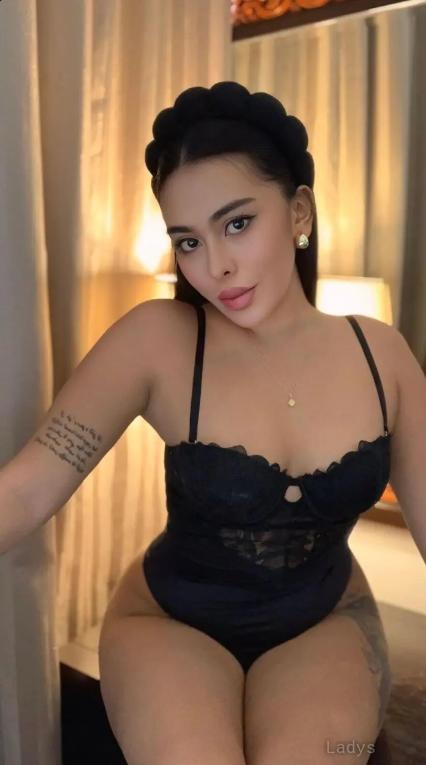 Amira, 26 years beautiful nude Chongqing escorts girl, height 165 sm, Weight kg