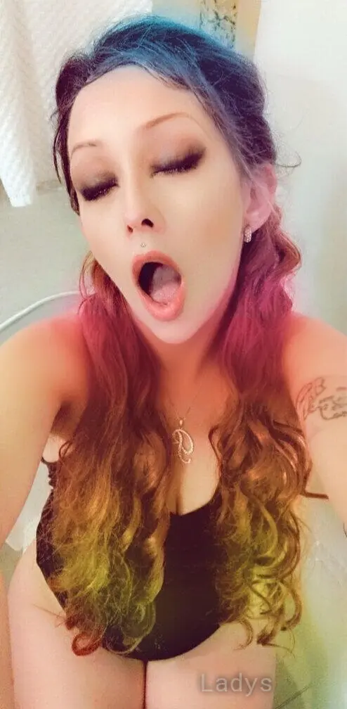 Erica James, 20 years beautiful nude Cincinnati escorts girl, height 167 sm, Weight 55 kg