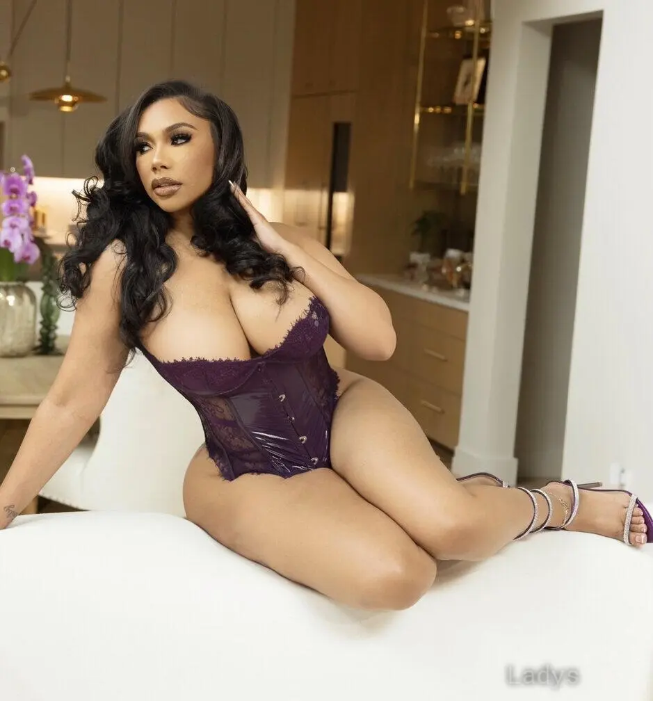 Lauren Brooks, 28 years beautiful nude Cincinnati escorts girl, height 157 sm, Weight 70 kg
