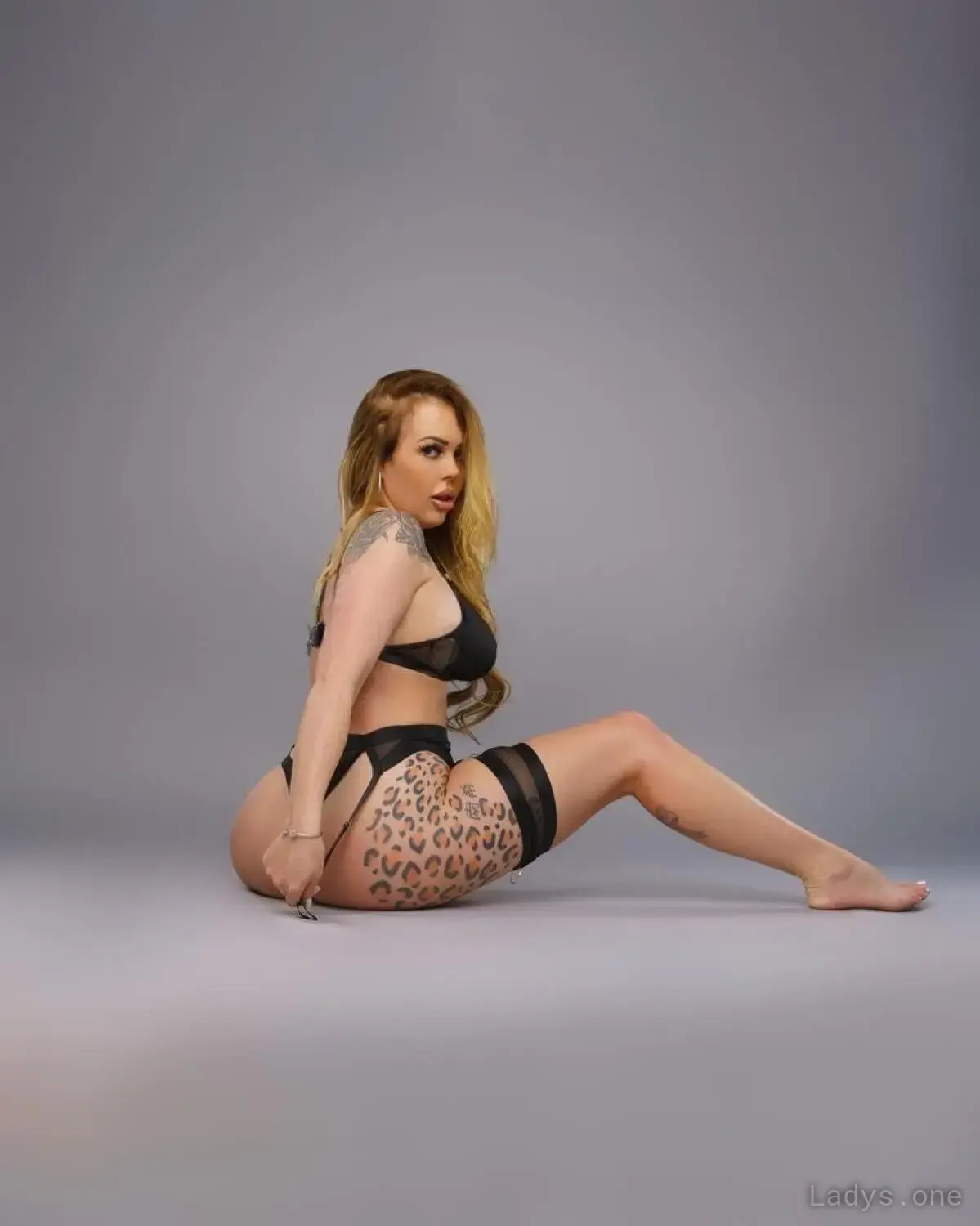 ZOEY ZENDAH, 25 years beautiful nude Cincinnati escorts girl, height 139 sm, Weight 68 kg