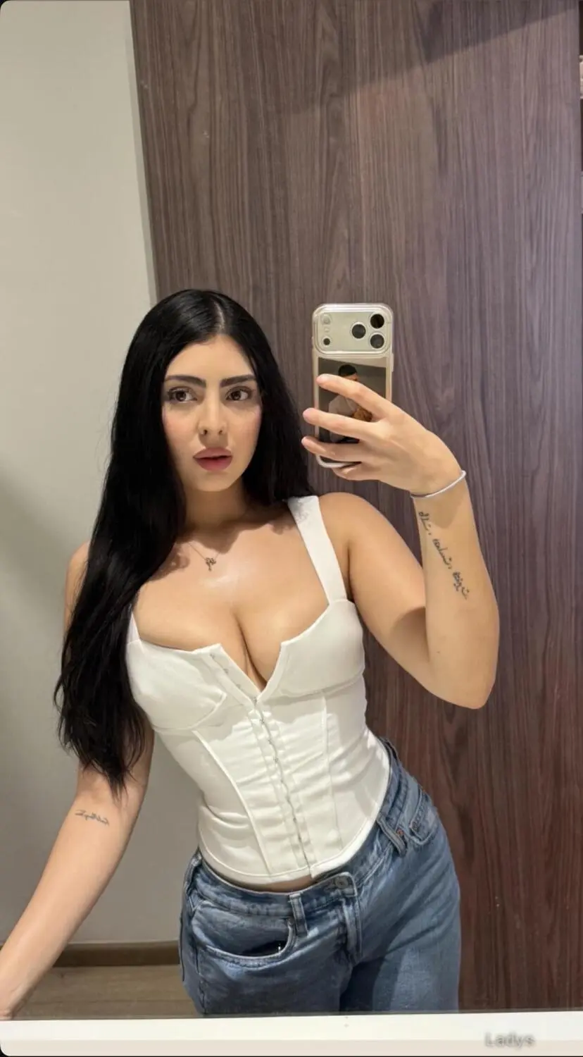 Delilah Ezra, 24 years beautiful nude Clarksville escorts girl, height 164 sm, Weight 65 kg