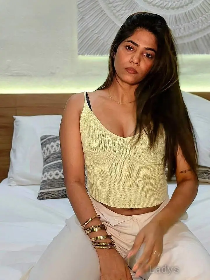 Monica, 21 years old Coimbatore escort girl with big tits, height 154 sm, Weight kg