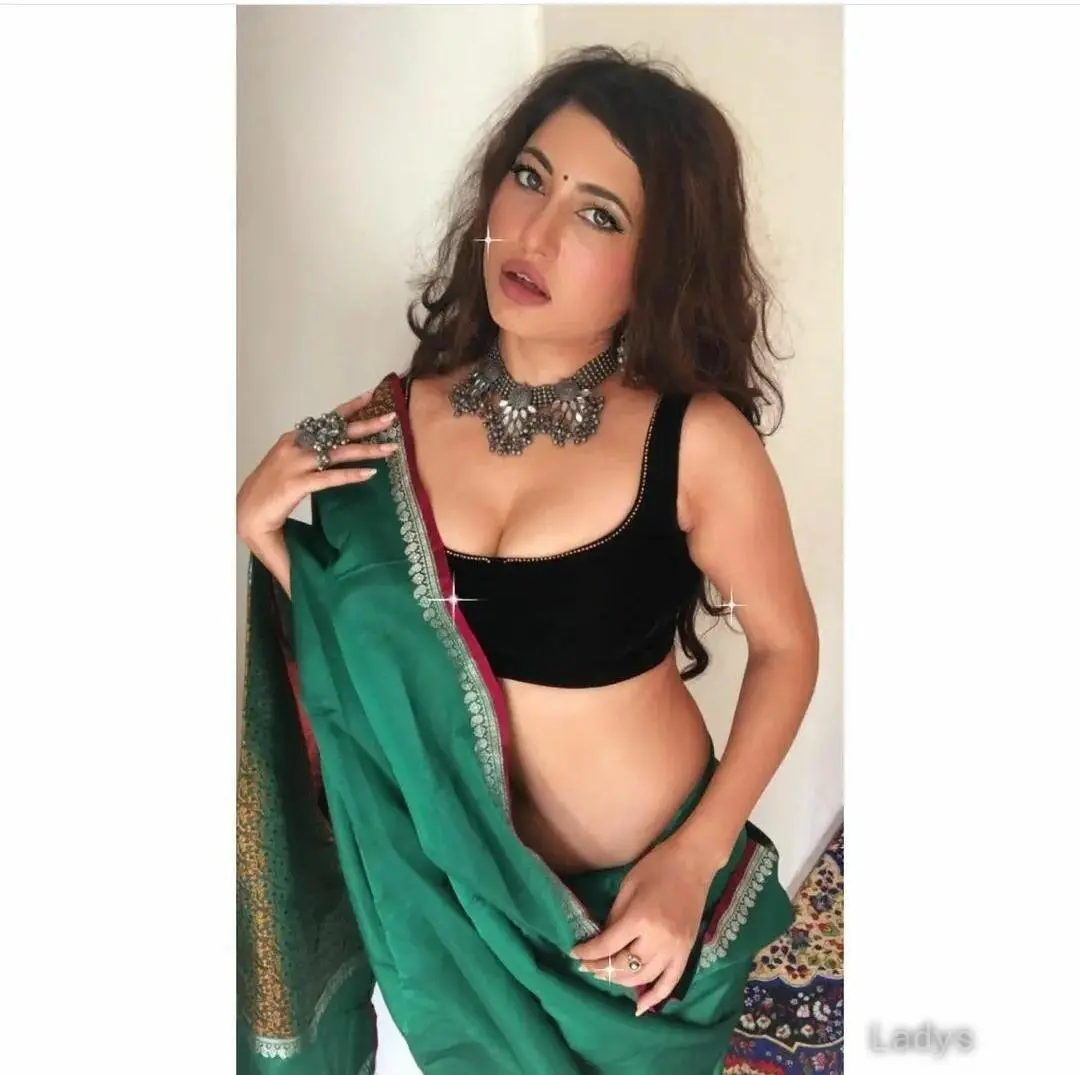 Priya Roy, 23 years old Coimbatore escort girl with big tits, height 154 sm, Weight kg