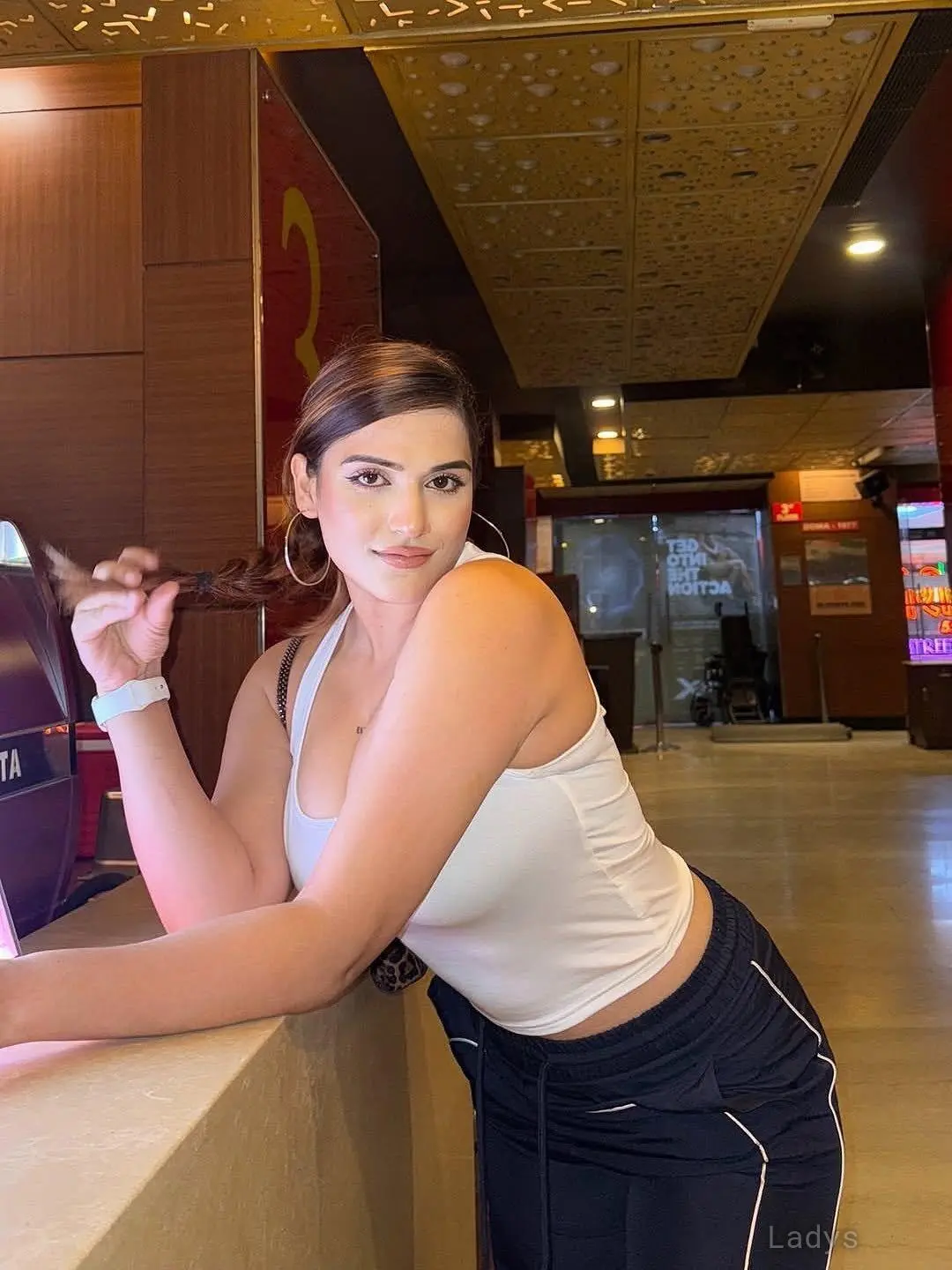 Bhumi, 23 years beautiful nude Coimbatore escorts girl, height 155 sm, Weight  kg