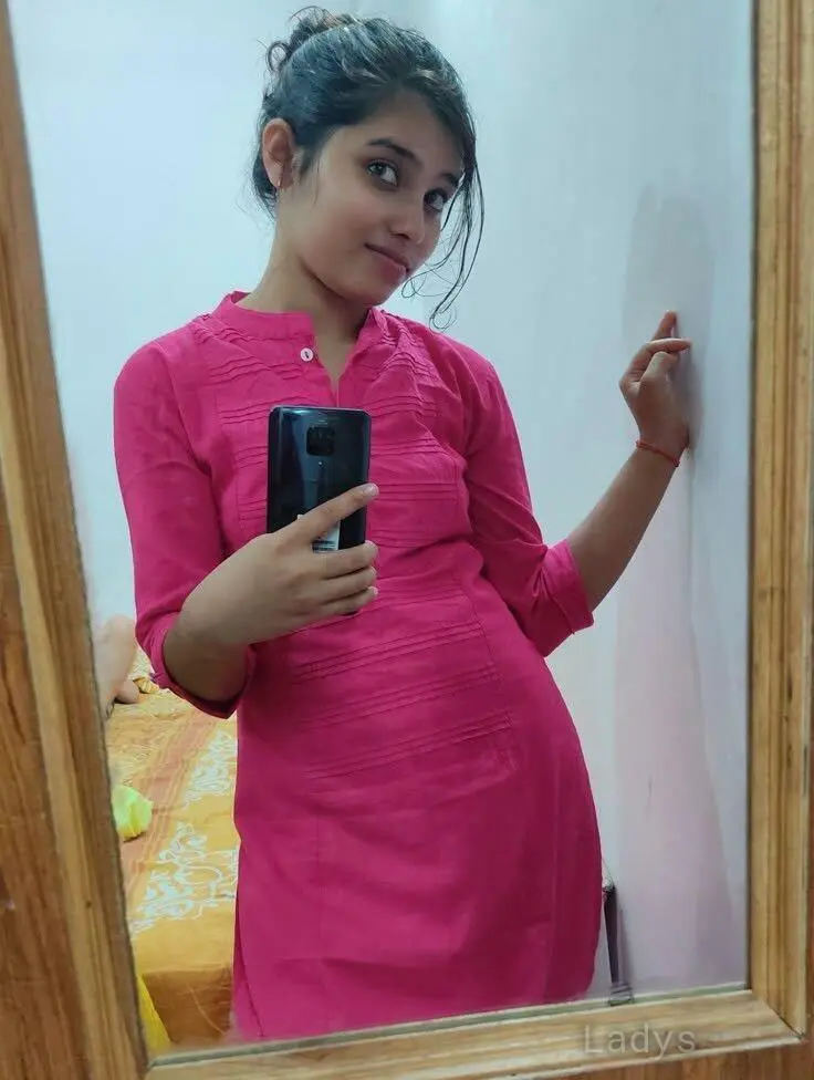 Pallavi, 22 years beautiful nude Coimbatore escorts girl, height 154 sm, Weight kg