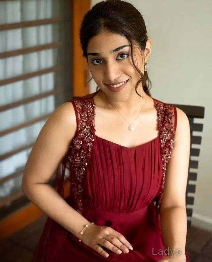 Shreya Bhanu, 23 years beautiful nude Coimbatore escorts girl, height 154 sm, Weight kg