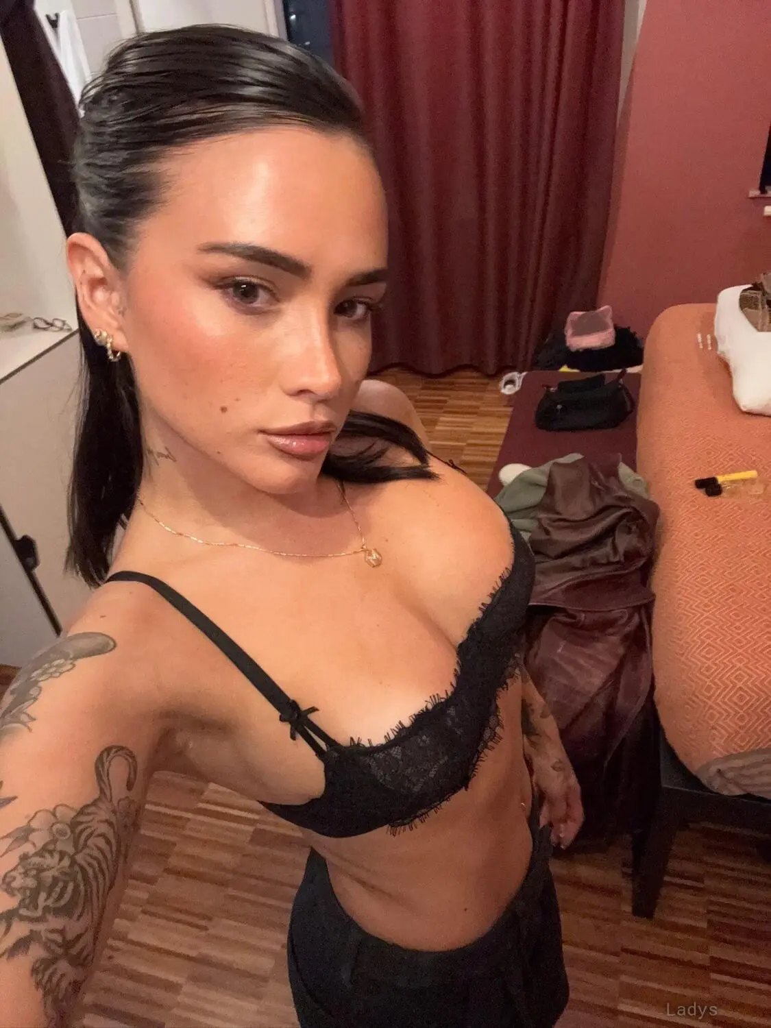 Félicia, 28 years beautiful nude Colmar escorts girl, height 149 sm, Weight 48 kg