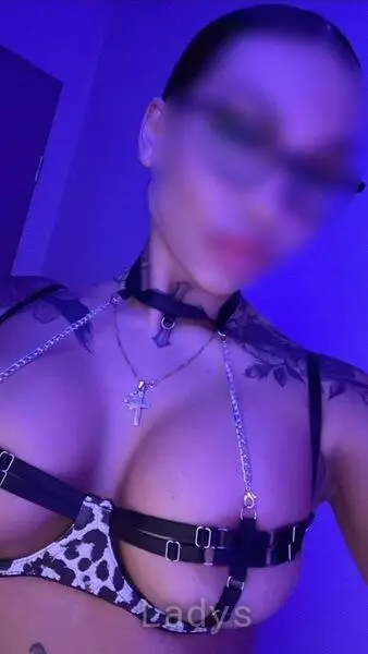 Coco, 28 years beautiful nude Cologne escorts girl, height 177 sm, Weight 68 kg