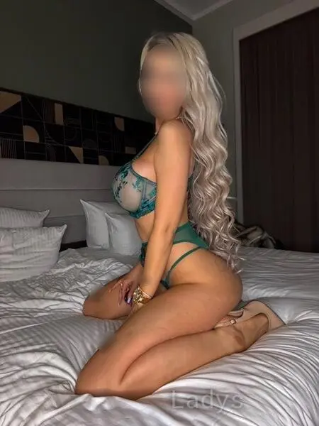 Deutsche Cira, 26 years beautiful nude Cologne escorts girl, height 172 sm, Weight 58 kg
