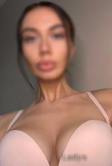 Dylan, 26 years beautiful nude Cologne escorts girl, height 168 sm, Weight 55 kg