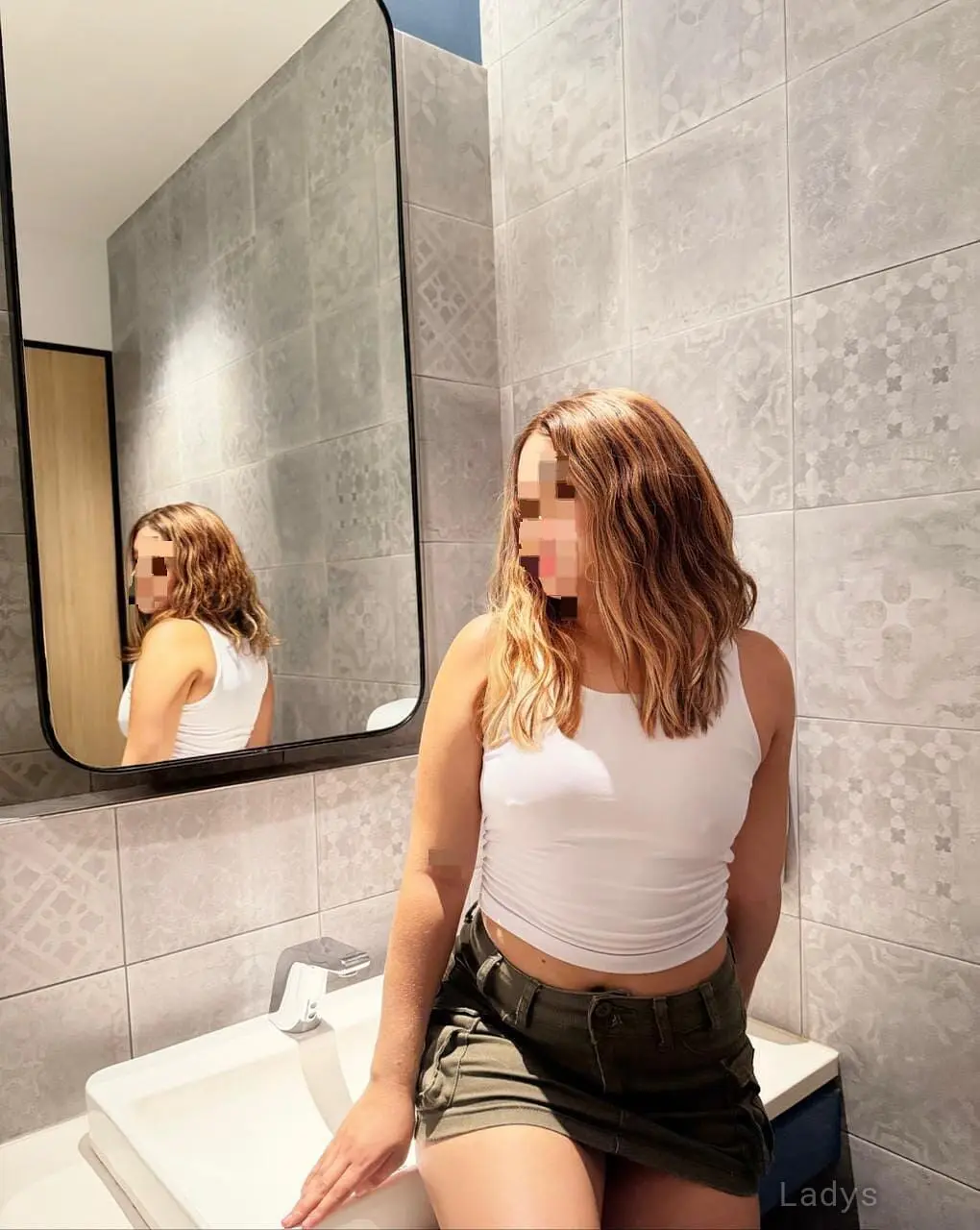 Camillah, 21 years old Colombo escort girl with big tits, height 160 sm, Weight  kg