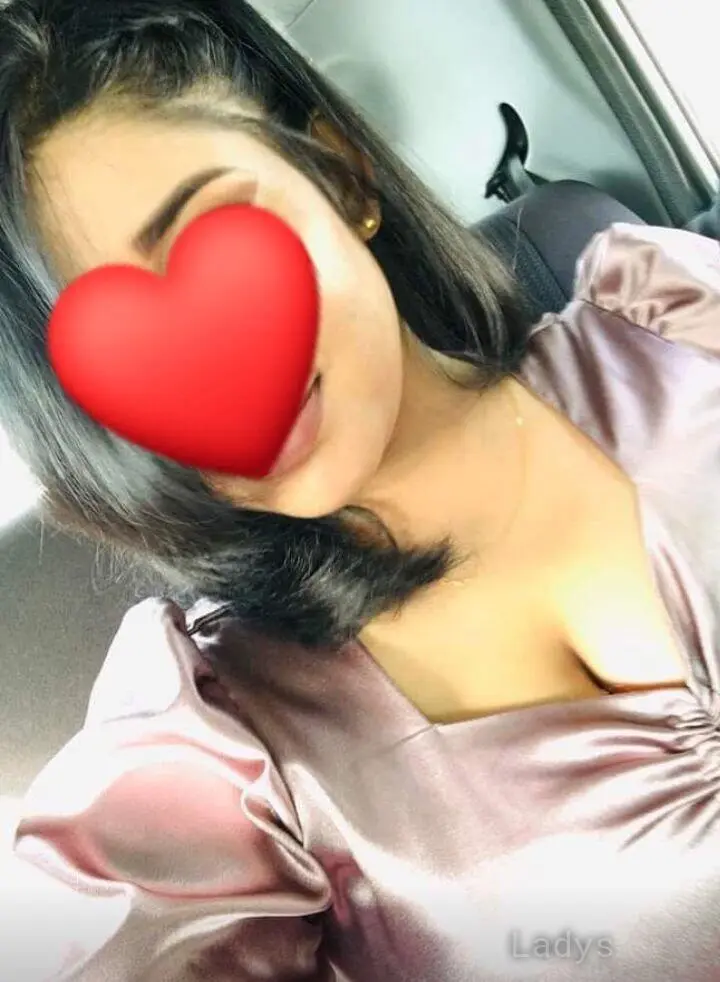 Clara, 25 years old Colombo escort girl with big tits, height 154 sm, Weight  kg
