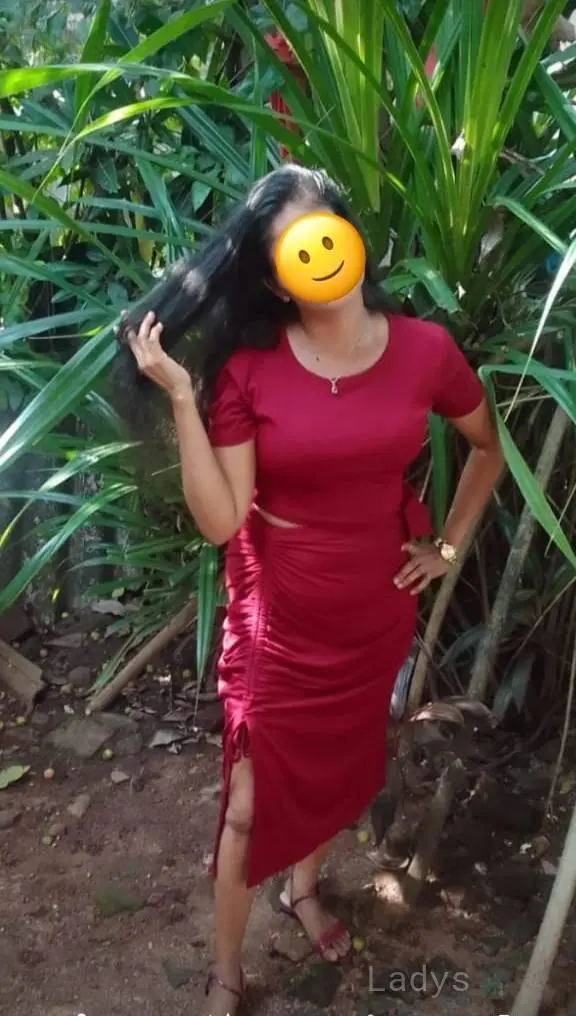 Menaka, 28 years old Colombo escort girl with big tits, height 160 sm, Weight kg
