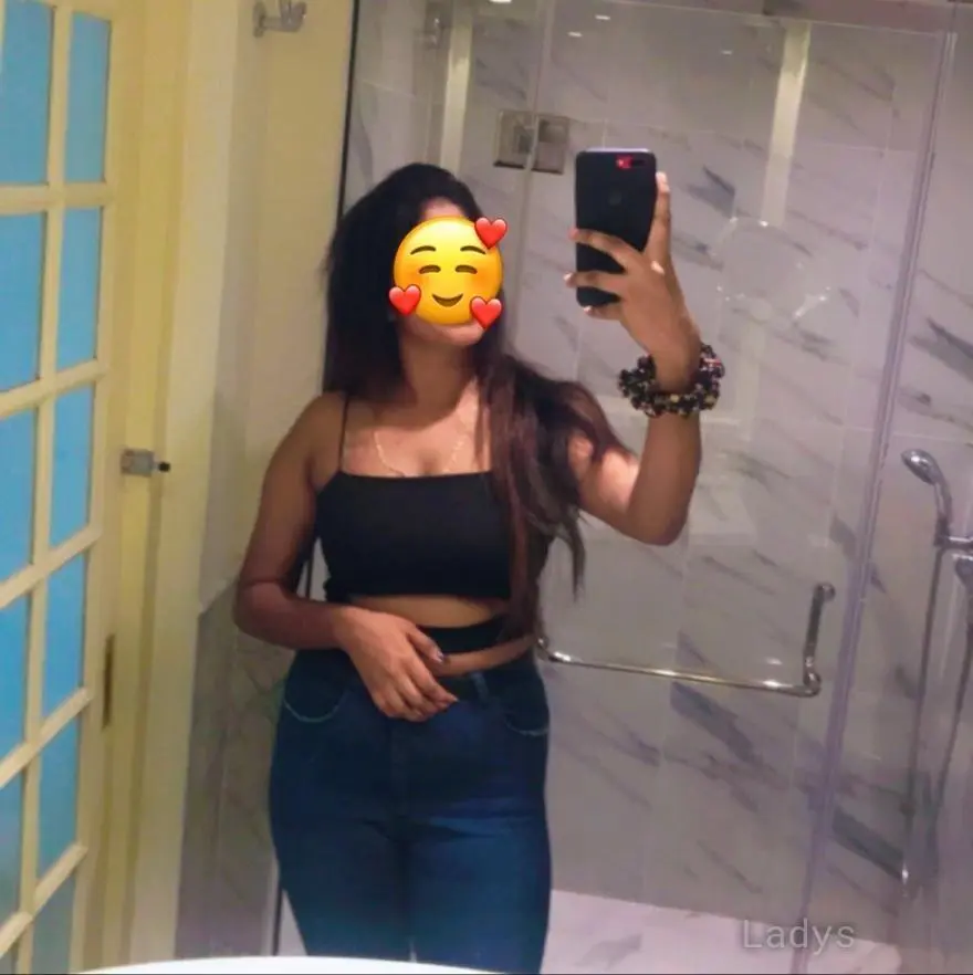 Rashmi, 23 years old Colombo escort girl with big tits, height 155 sm, Weight kg