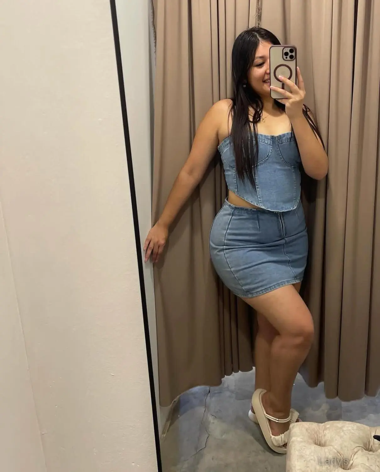 Sakuni Narmada, 24 years old Colombo escort girl with big tits, height 154 sm, Weight kg