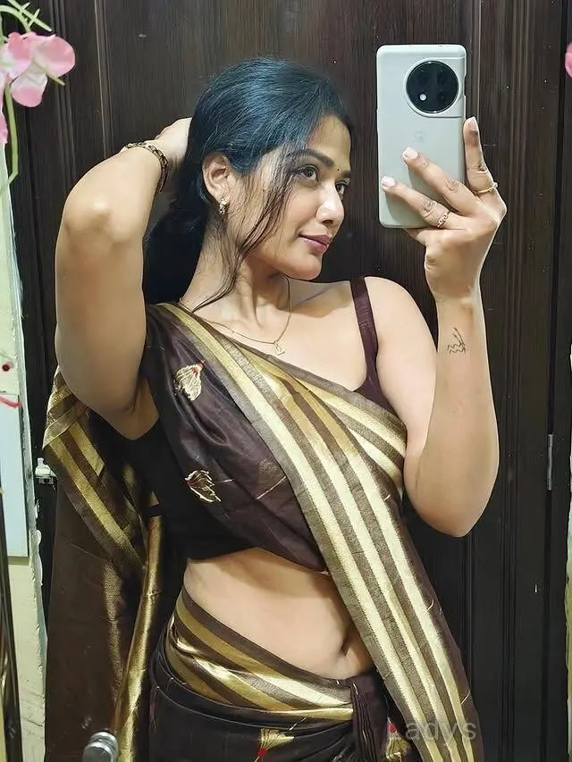 Seema, 21 years old Colombo escort girl with big tits, height 154 sm, Weight  kg