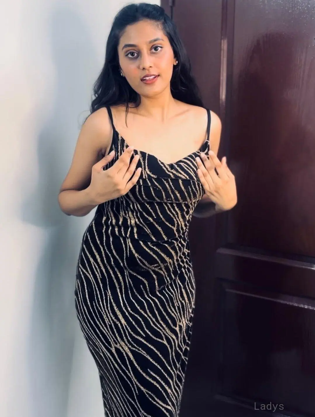 Vaishali, 21 years old Colombo escort girl with big tits, height 165 sm, Weight  kg