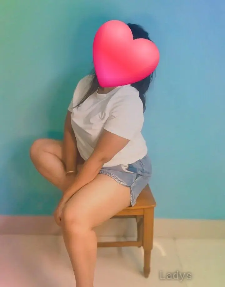 Avanthi, 24 years beautiful nude Colombo escorts girl, height 154 sm, Weight  kg
