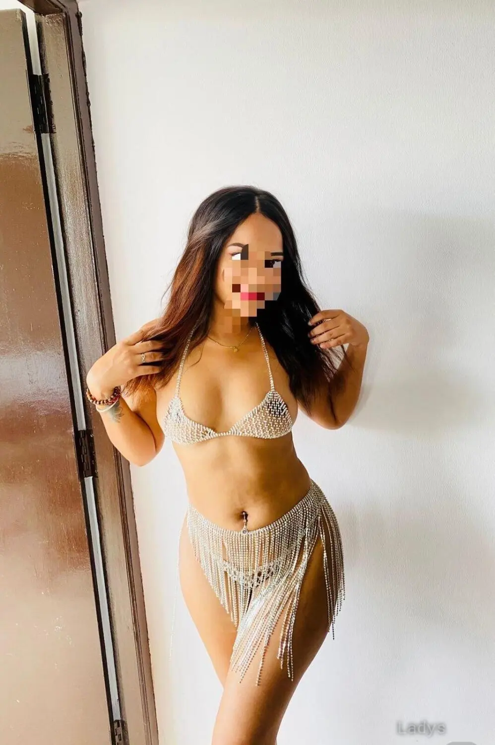 Carinah, 24 years beautiful nude Colombo escorts girl, height 165 sm, Weight kg