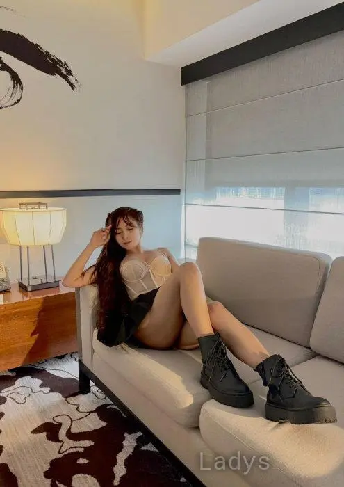 Carmela, 26 years beautiful nude Colombo escorts girl, height 172 sm, Weight 57 kg