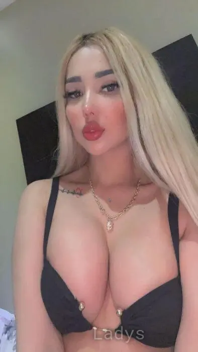 Luxury, 21 years beautiful nude Colombo escorts girl, height 167 sm, Weight 57 kg