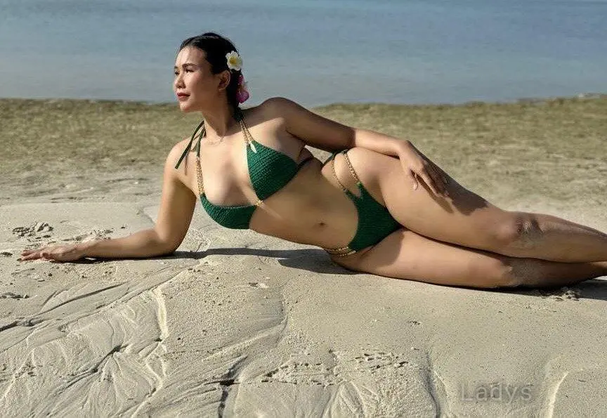 Neha, 23 years beautiful nude Colombo escorts girl, height 155 sm, Weight 51 kg