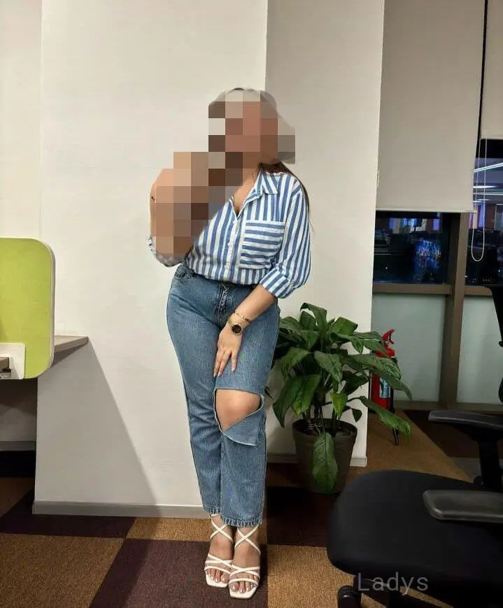 Nora, 27 years beautiful nude Colombo escorts girl, height 152 sm, Weight kg
