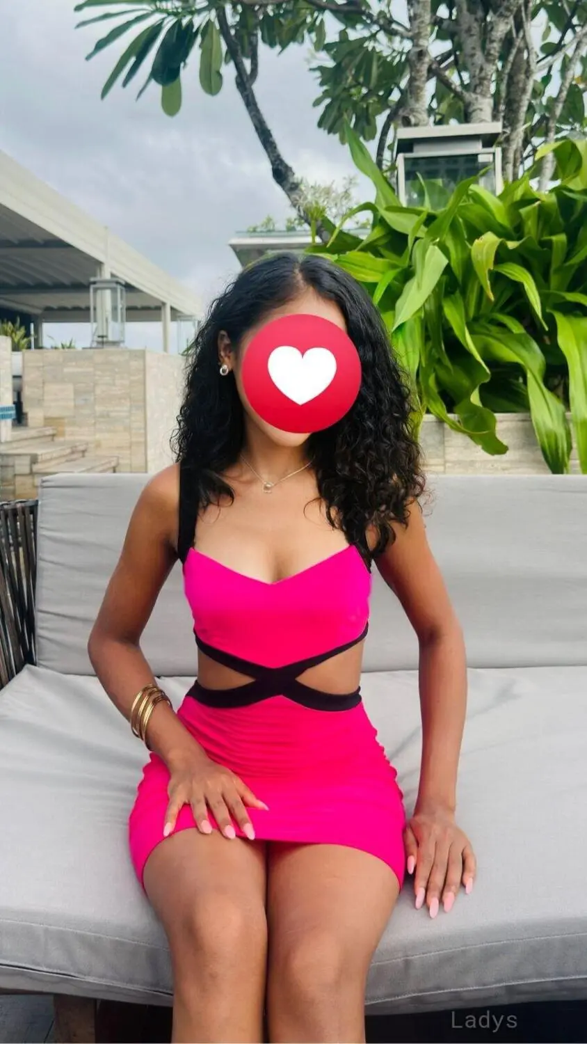 Pretta, 23 years beautiful nude Colombo escorts girl, height 160 sm, Weight  kg