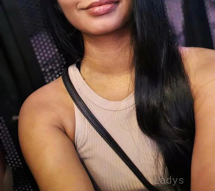 Sarah, 25 years beautiful nude Colombo escorts girl, height  sm, Weight  kg