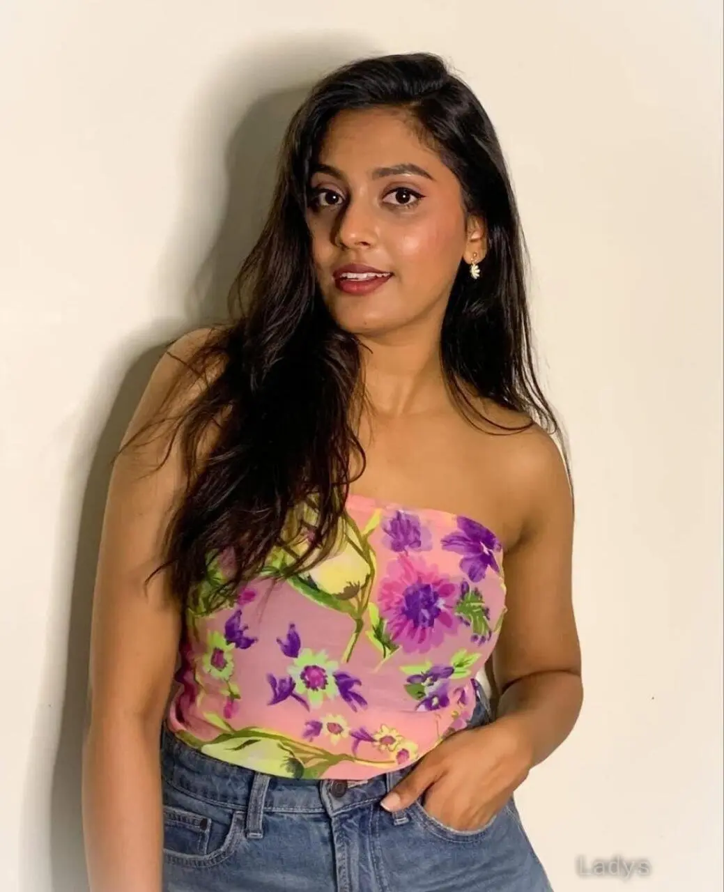 Suman, 21 years beautiful nude Colombo escorts girl, height 154 sm, Weight  kg