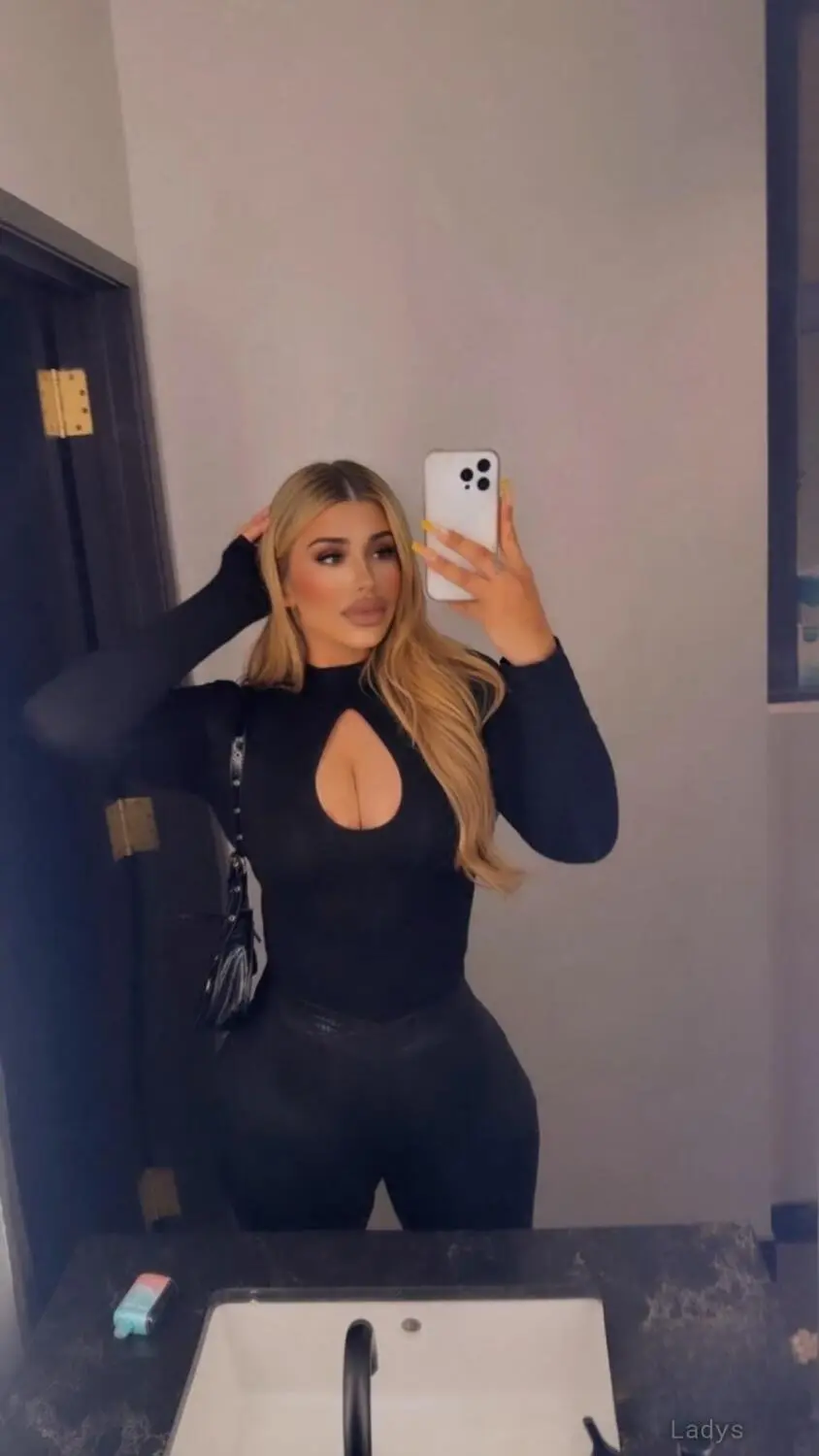 Aliyah, 24 years old Columbus, Oh escort girl with big tits, height 174 sm, Weight 74 kg