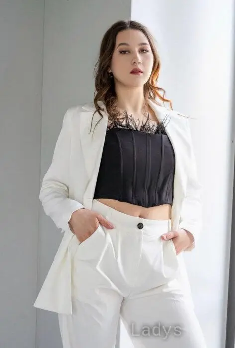 Kristina, 22 years beautiful nude Como Lake escorts girl, height 167 sm, Weight 57 kg