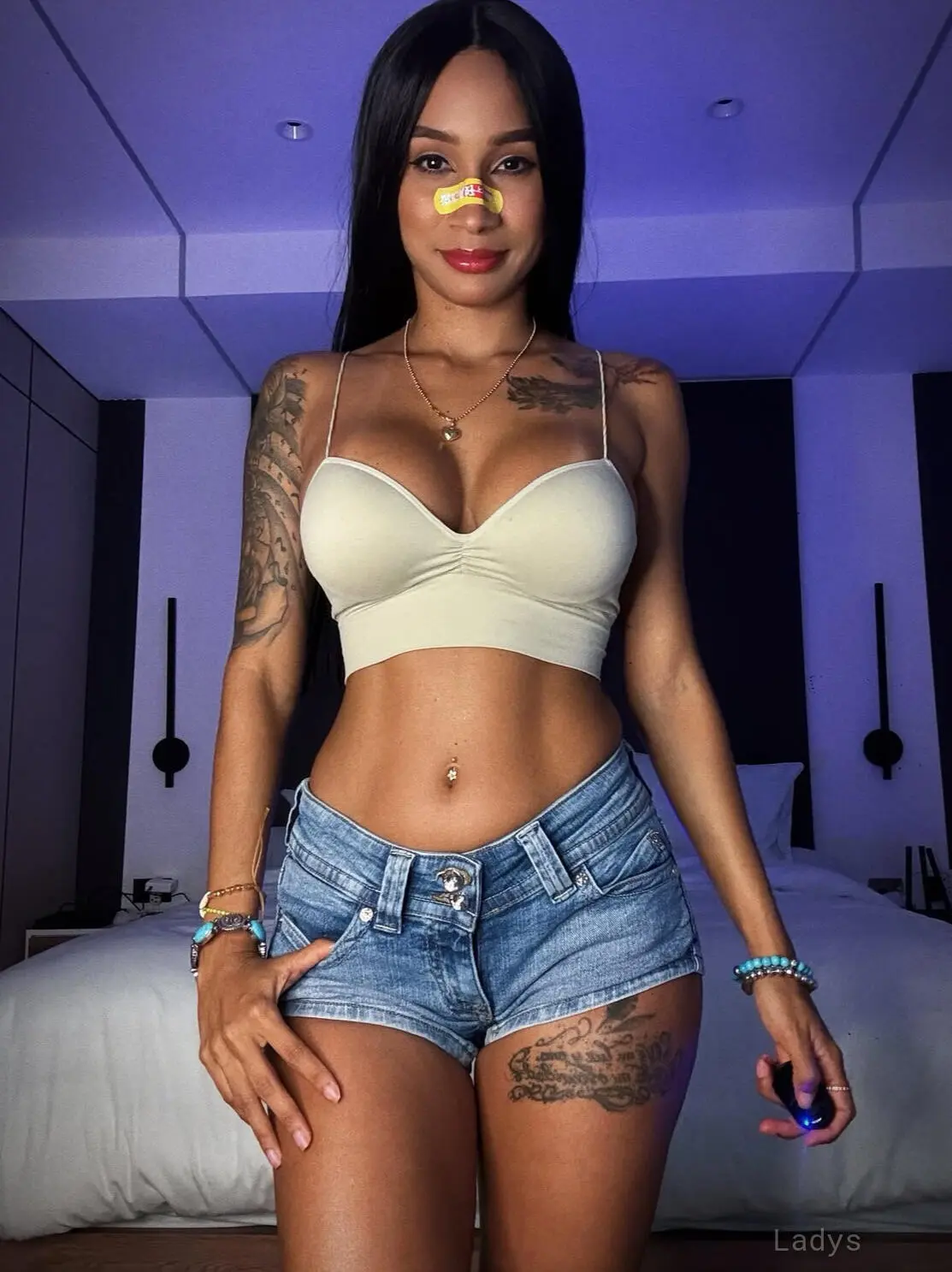 Pretty Queenie ind., 27 years old Coronado escort girl with big tits, height 152 sm, Weight 63 kg