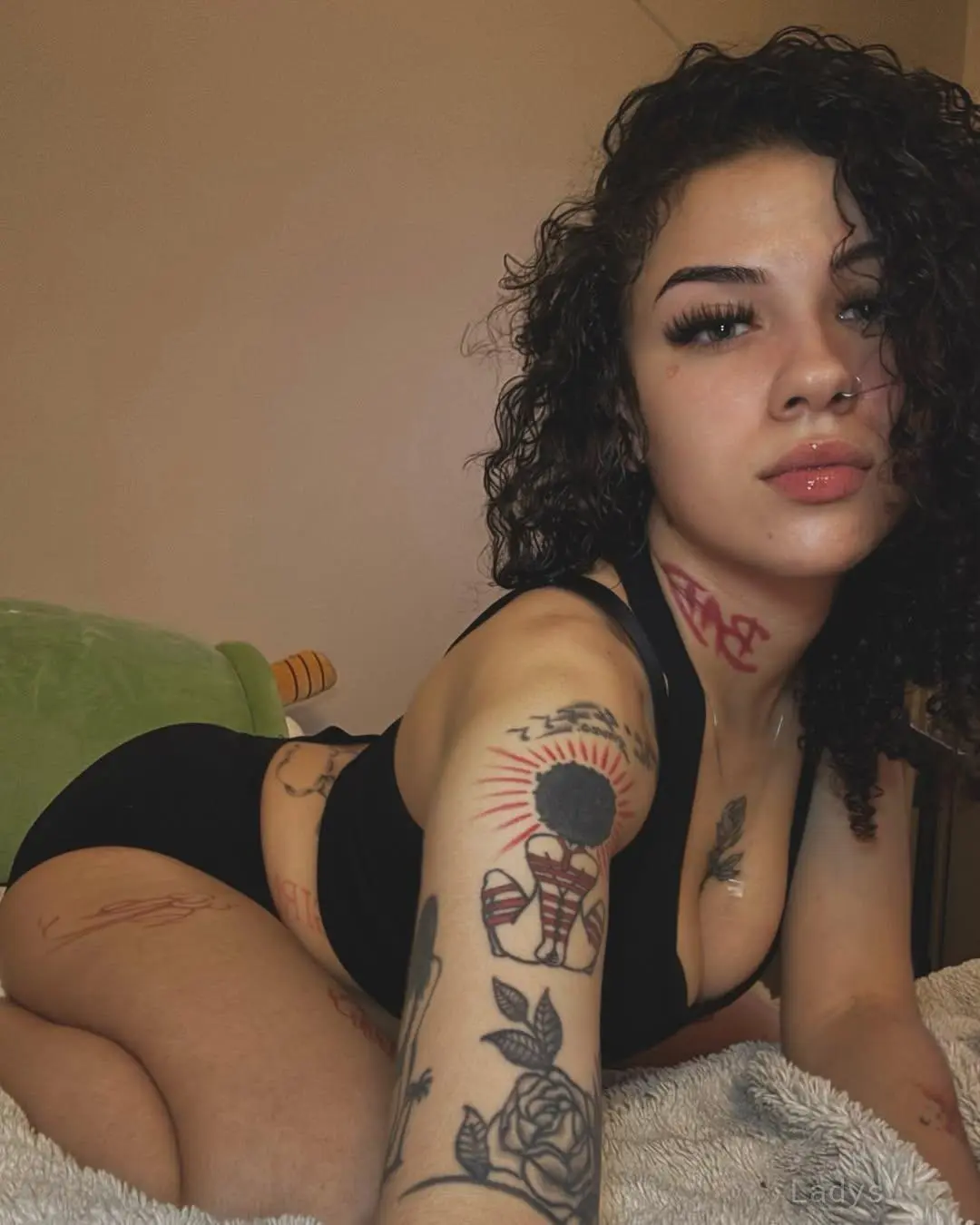 Kayla, 26 years luxury escort girl, height 168 sm, Weight 56 kg, craigslist Akron
