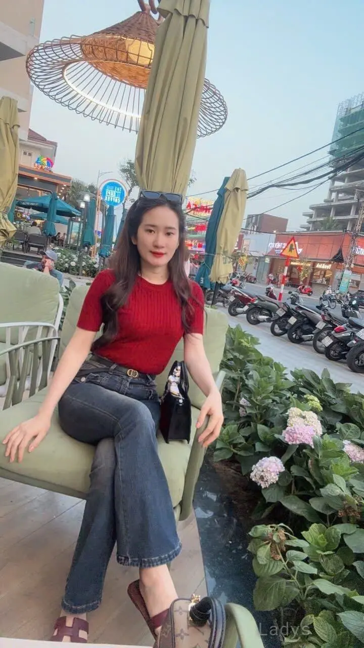Sofia, 20 years luxury escort girl, height 175 sm, Weight  kg, craigslist Da Nang