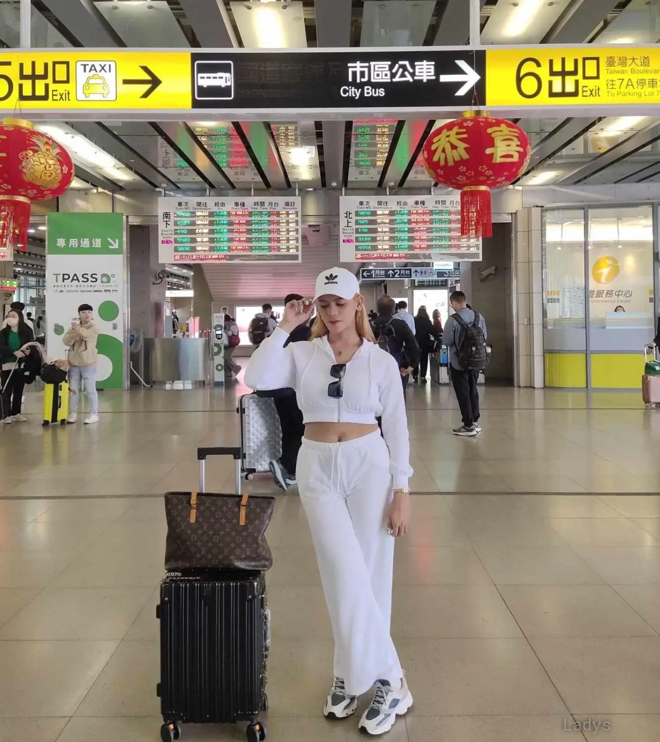Aya, 28 years luxury escort girl, height 163 sm, Weight kg, craigslist Táizhōng