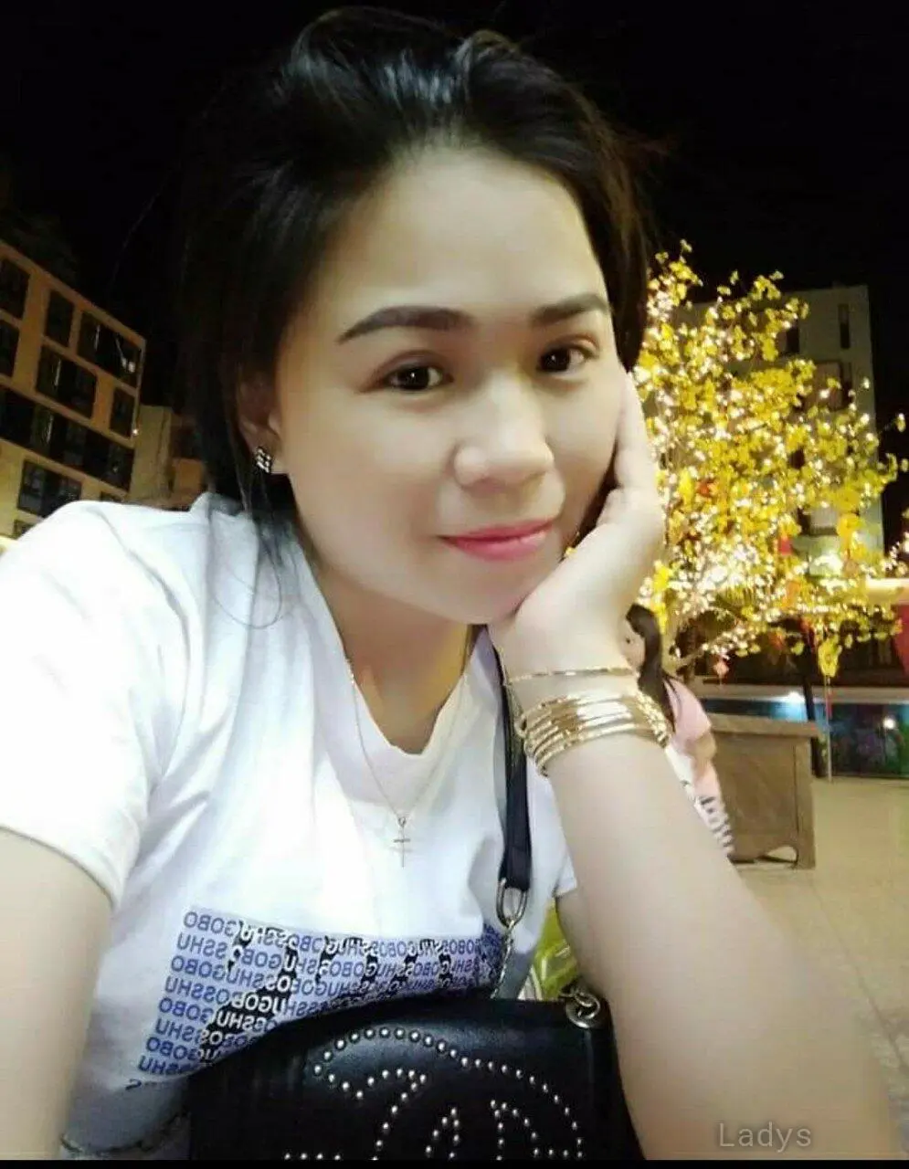 Lina, 24 years beautiful nude Da Nang escorts girl, height 162 sm, Weight kg