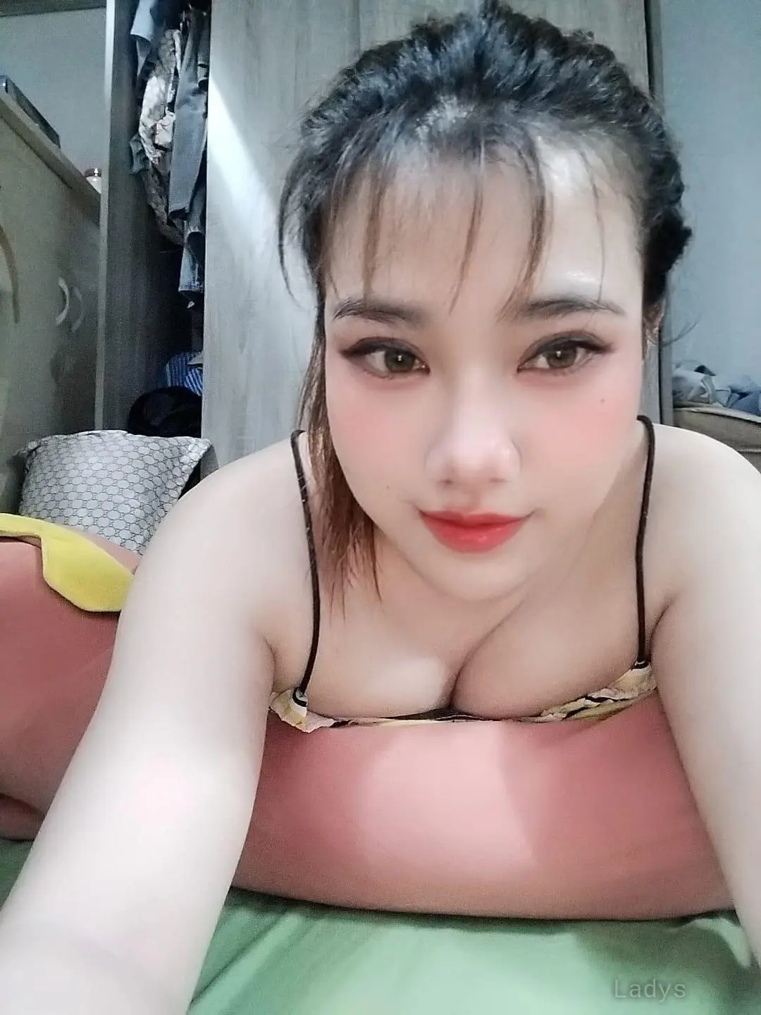 Riya, 21 years beautiful nude Da Nang escorts girl, height 175 sm, Weight kg-1