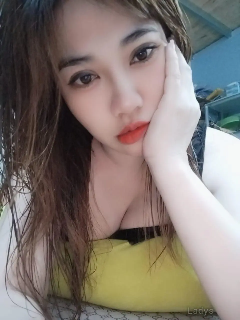 THANH, 21 years beautiful nude Da Nang escorts girl, height 175 sm, Weight kg