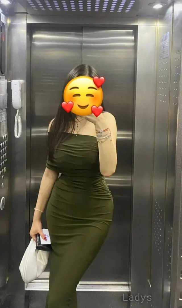 Malak, 22 years old Dakar escort girl with big tits, height 170 sm, Weight kg