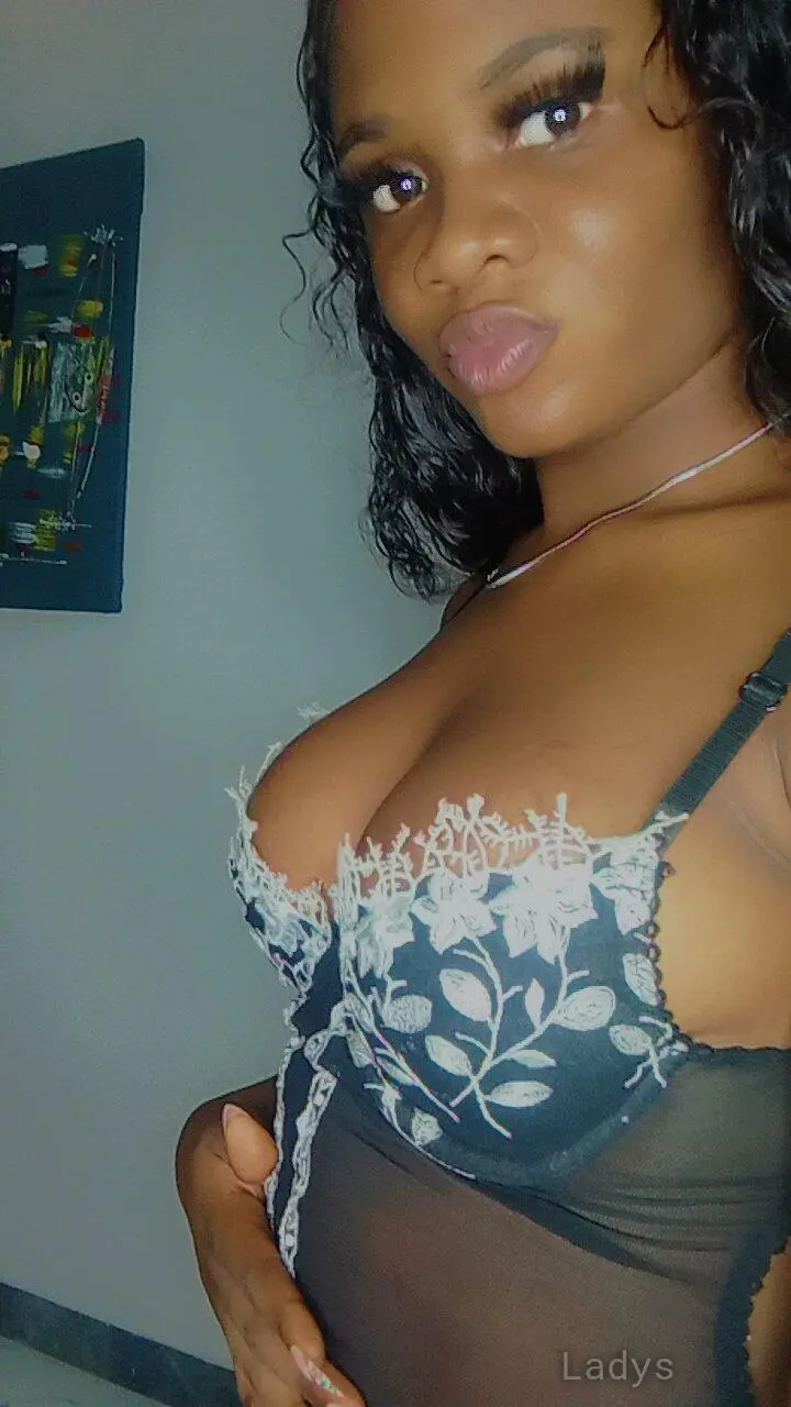 Olivia, 20 years old Dakar escort girl with big tits, height 142 sm, Weight kg