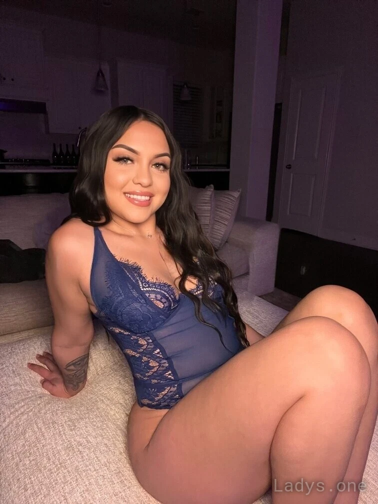 OLIVIA ROSE, 21 years beautiful nude Dallas escorts girl, height 162 sm, Weight 55 kg