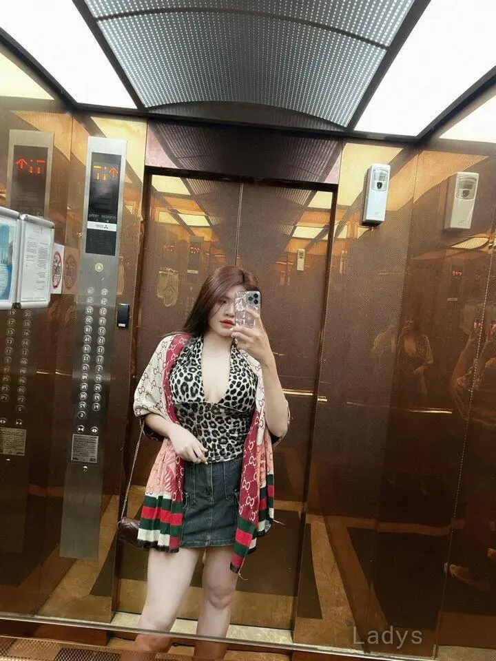 Kelly, 22 years beautiful nude Dammam escorts girl, height 158 sm, Weight kg