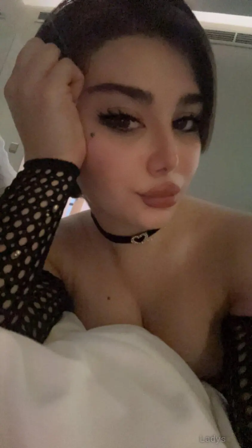 Nari, 23 years beautiful nude Dammam escorts girl, height 165 sm, Weight  kg