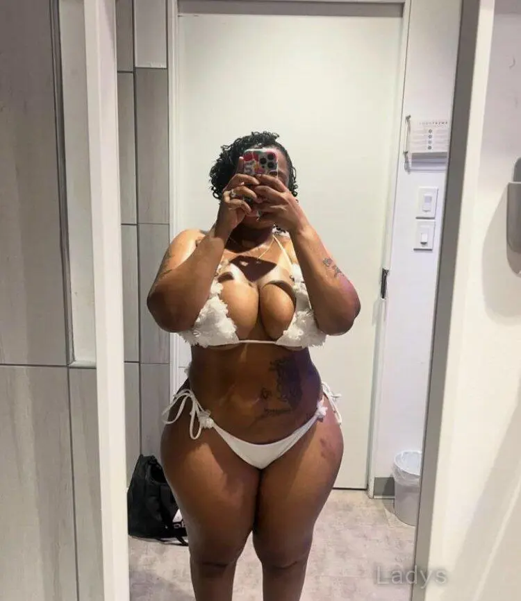 Alexia, 24 years old Dar es Salaam escort girl with big tits, height  sm, Weight  kg