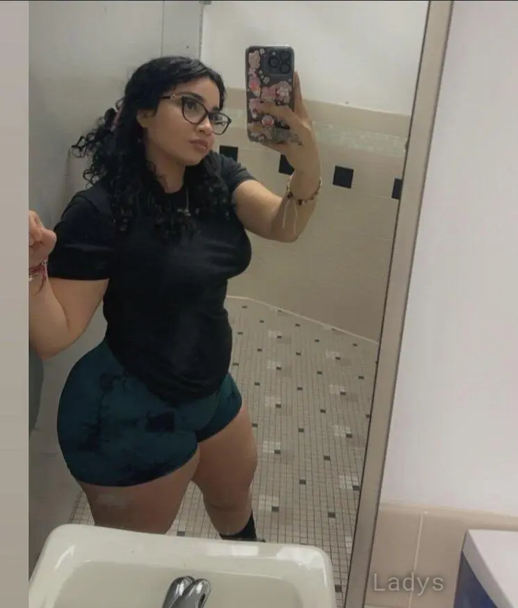 Clara, 23 years old Dar es Salaam escort girl with big tits, height  sm, Weight  kg
