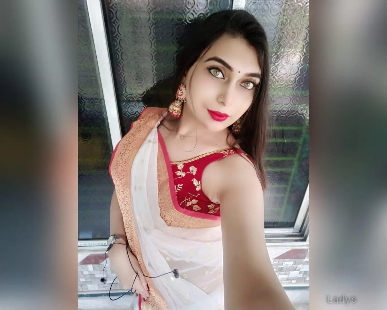 Alina, 26 years old Darjeeling escort girl with big tits, height 154 sm, Weight kg